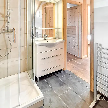 בית נופש 2 Bedroom Awesome In *