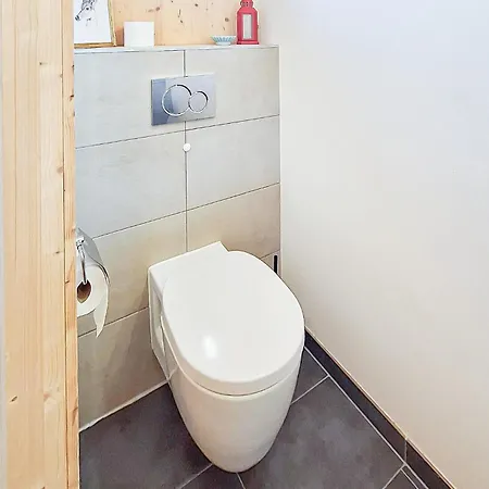 2 Bedroom Awesome In Holiday home *